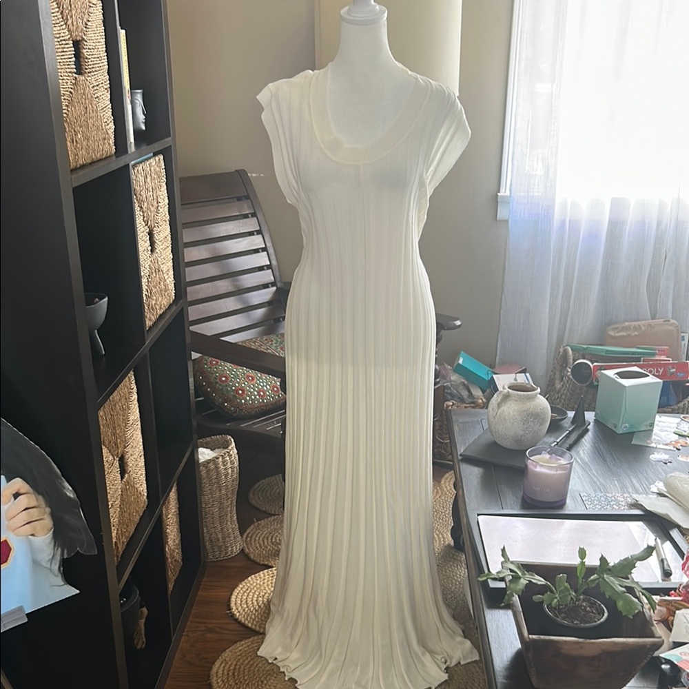 Elegant off-white Maxi Dress